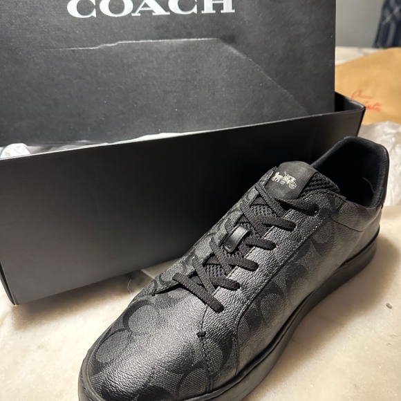 Coach - Picture 3 of 4